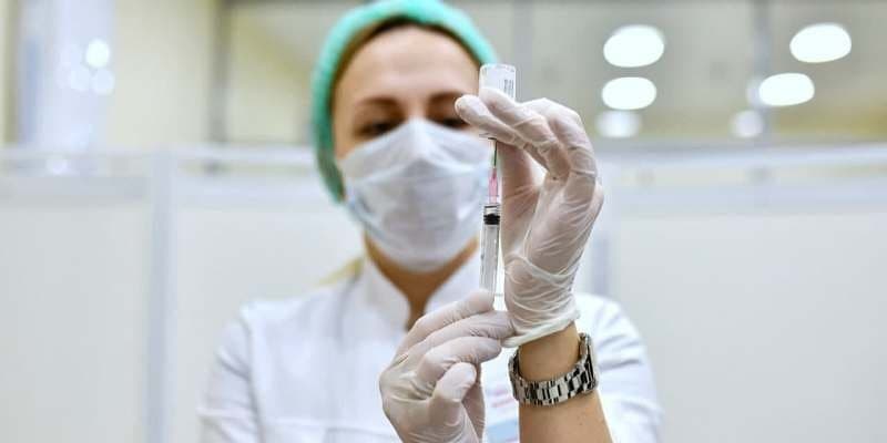 Возле станции метро «ЦСКА» работает мобильный пункт вакцинации от гриппа