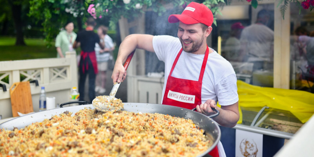 Собянин отметил популярность гастрофестиваля «Вкусы России» у горожан